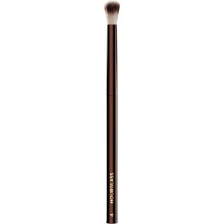 Hourglass Brush No 4 Crease