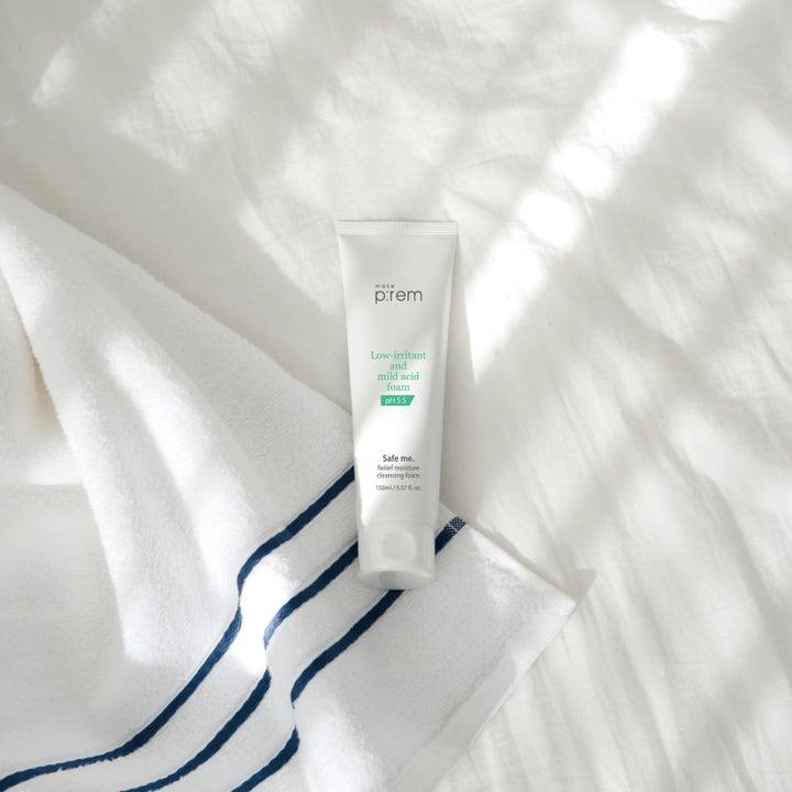 Safe Me. Relief Moisture Cleansing Foam